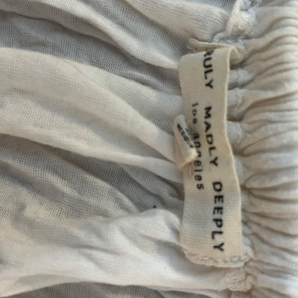 Truly Madly Deeply off the shoulder top size L - Picture 8 of 9
